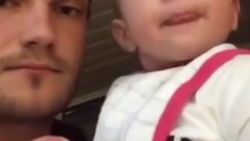 Beatbox yapmaya çalışan sevimli bebek