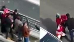 Çocuğunu aşağıya sarkıtan anneyle ilgili yeni gelişme