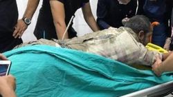 İnşaat demiri, işçinin sırtına saplandı