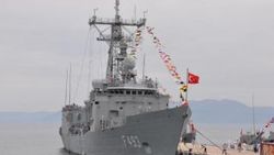 Kuşadası'nda askeri gemiler ziyarete açıldı