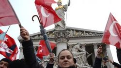 Viyana’da ‘Teröre Lanet Demokrasiye Davet’ mitingi