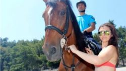 Kemer'de atlı jandarma timi göreve başladı