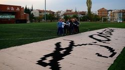 Kadınlardan 100 metrekarelik Atatürk imzası