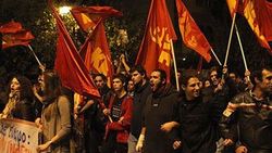 Yunanistan'da binlerce öğrenci 17 Kasım için yürüdü