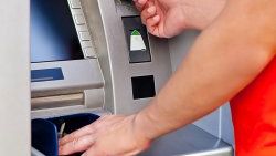 ATM'den hızlı para çekene 166 lira kesinti