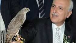 Vali Mutlu'dan Rizeliler Günü'nde atmacalı poz