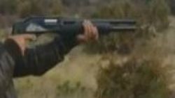 Tüfeğini kontrol eden avcı arkadaşını vurdu