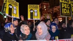 Avusturya'da PEGIDA'yı protesto ettiler