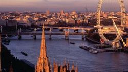 İki Türk iş adamı Londra'da banka kuruyor
