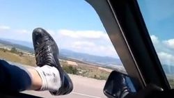 Doğan'la 180 basarken ayağını camdan çıkaran genç
