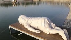 Irak'ta Aylan Kurdi'nin heykeli dikildi