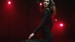 Ayşe Hatun Önal'ın yeni şarkısı Çak Bi Selam