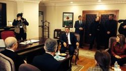 Tunceli'de Bahçeli'ye bisküvi ikram edildi