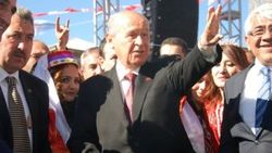Devlet Bahçeli yumurta tokuşturdu