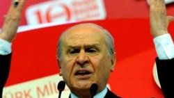 Bahçeli: Analar bacılar taşla kovalar bunları