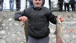 Uyarıya aldırış etmeden balık tuttular