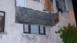 Zonguldak'ta balkon çöktü: 3 yaralı