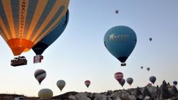 Kapadokya’da balonlar şehitler için havalandı