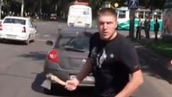 Rusya'da baltalı silahlı trafik kavgası