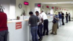 Hesap açtırmaya gittiği bankada ölü olduğunu öğrendi