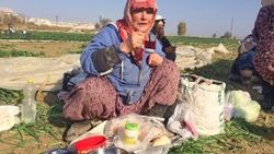 Bankaya çamurlu ayakkabısıyla girmeyen teyze konuştu