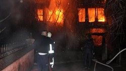 Bartın'da tarihi 3 katlı binada yangın