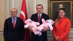 Mehmet Şimşek'ten ikiz bebekleriyle Başbakan'a ziyaret