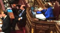 Devlet Tartışması oturumunda meclis başkanı oyun oynadı