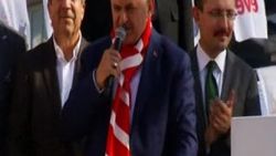 Başbakan, otobüste gazetecilerle sohbet etti