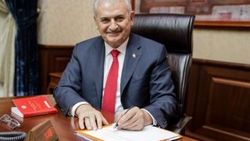 Başkanlık için ilk imza Başbakan Yıldırım'dan