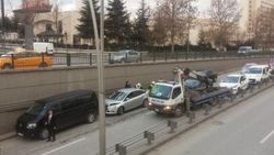 Başbakanlık koruma araçları zincirleme kazaya karıştı