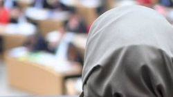 Almanya'da başörtülü gence saldırı