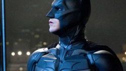 Batman yarasa peleriniyle yeniden sahnede