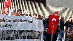 Almanya'da Türklerin Diaspora'ya karşı bayrak nöbeti