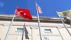 Amerika'da belediye binasında Türk bayrağı dalgalandı