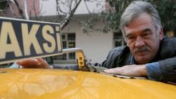 Komedi Dans Üçlüsü'nün yıldızı Murat Akkaya taksici oldu