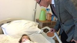 6 aylık bebeğin böbreğinden taş çıktı
