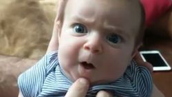 Babasının dublaj yaptığı bebek