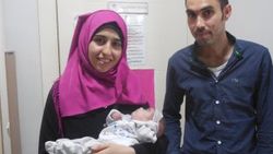 500 gram doğan bebek hayata tutundu