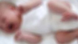 Üzerine yorgan devrilen bebek öldü