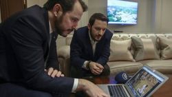Berat Albayrak AA'nın yılın fotoğraflarını oyladı