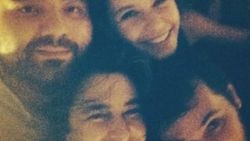 Beren Saat ile Mukaddes Yenge'den Selfie