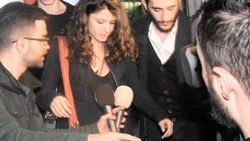 Gazetecileri gören Beren Saat'ten oha bu ne tepkisi