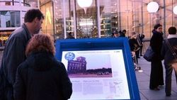 Berlin Duvarı’nın yıkılışının yıl dönümü kutlandı