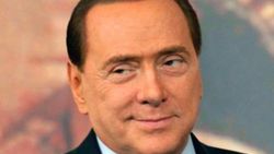 Berlusconi huzurevinde yerleri süpürürken görüntülendi