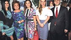 Berna Yılmaz gelinleriyle poz vermek istedi