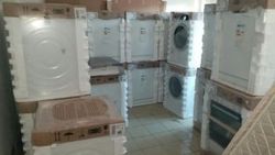 Beyaz eşya deposunu patlatıp, yarı fiyatına sattılar