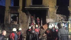 Beyoğlu'nda metruk binada çökme: 1 ölü