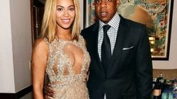 Beyonce suda bisiklet sürerek form tutuyor