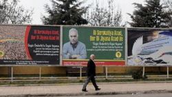 Diyarbakır'da bilboardlara Öcalan afişleri asıldı